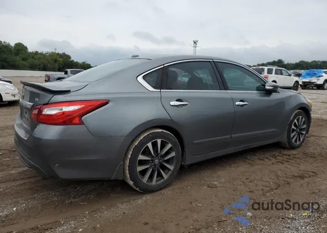 2016 Nissan Altima 2.5 z USA, uszkodzony, nr VIN 1N4AL3AP4GC137174